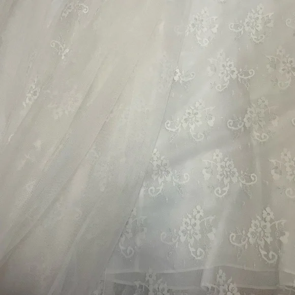 Stunning BCBG Maxazria dress - Picture 7 of 10